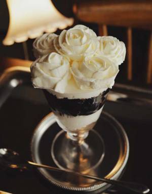 「美しすぎて食べられません」　エレガントすぎるパフェに「もはや芸術品」