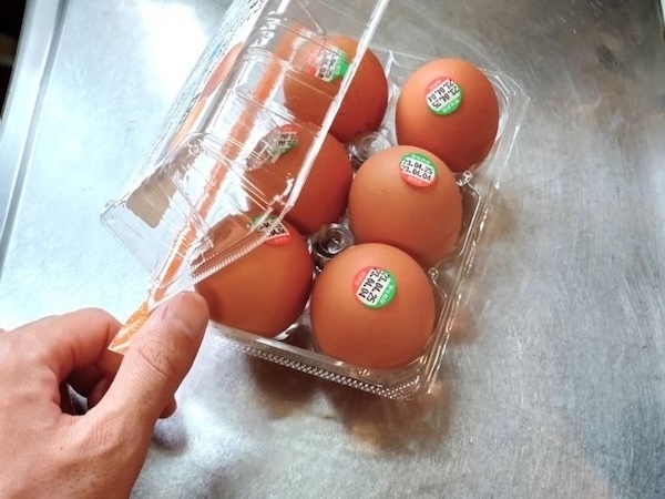 「逆から開けてみて」　卵パックの蓋が…　結果に「次からこれ」「試してみたい」