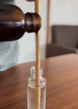 使ってない箸で試してみて　移し替えがラクになる活用法に「すごい！」「新しい」