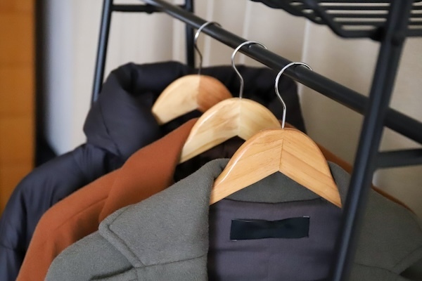 クリーニング後の衣類　そのまま収納しないで　正しいやり方に「勉強になった」