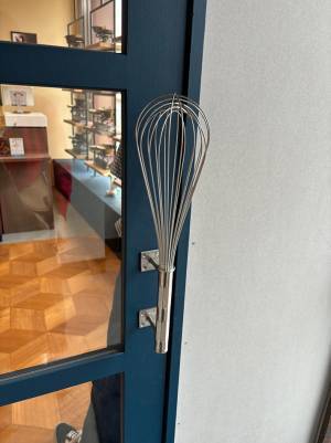 「発想がすごい」「おしゃれすぎる」　洋菓子店のドアに「かわいい」の声が殺到！