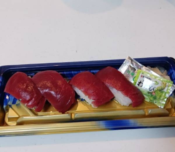 『レンジで４０秒』　パック寿司を温めたら？　「ウソだろ」「これは試したい」