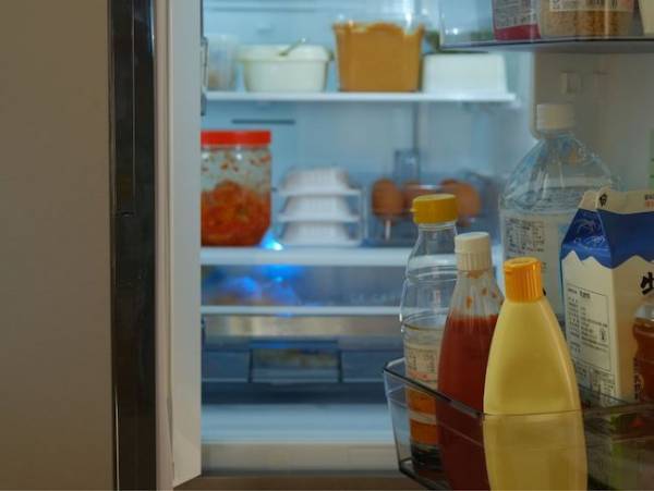 『おすすめしません』　牛乳の保管で注意して　「家族に知らせる」「控えます」