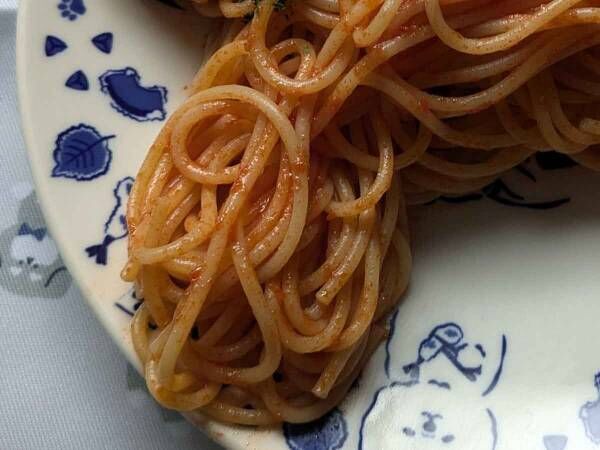 食卓に並んだパスタが？　完成した１枚に「食べるのもったいない」