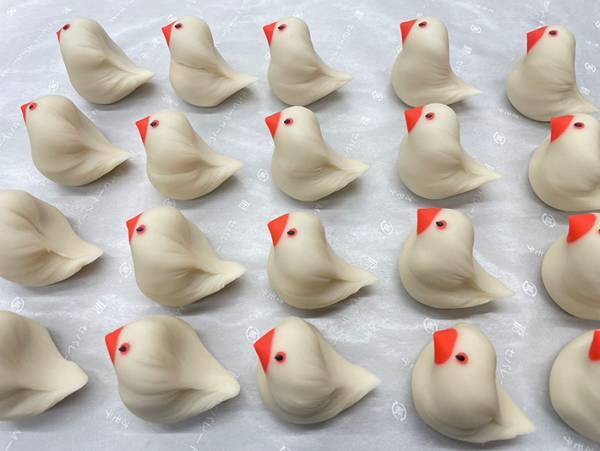 色鮮やかな練り切り、よく見ると？　１枚に「天国かな？」「は、はわわわ…」