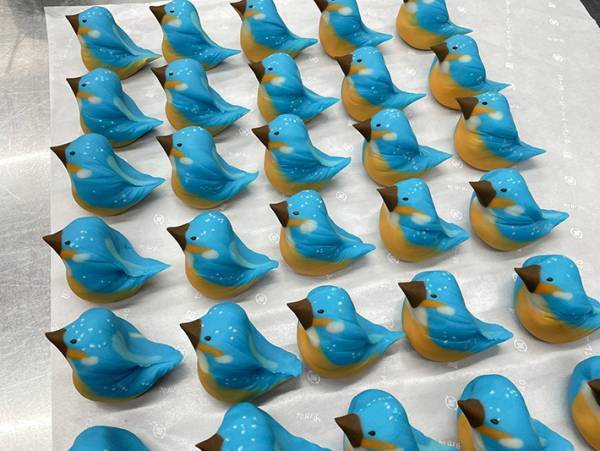 色鮮やかな練り切り、よく見ると？　１枚に「天国かな？」「は、はわわわ…」