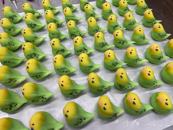 色鮮やかな練り切り、よく見ると？　１枚に「天国かな？」「は、はわわわ…」