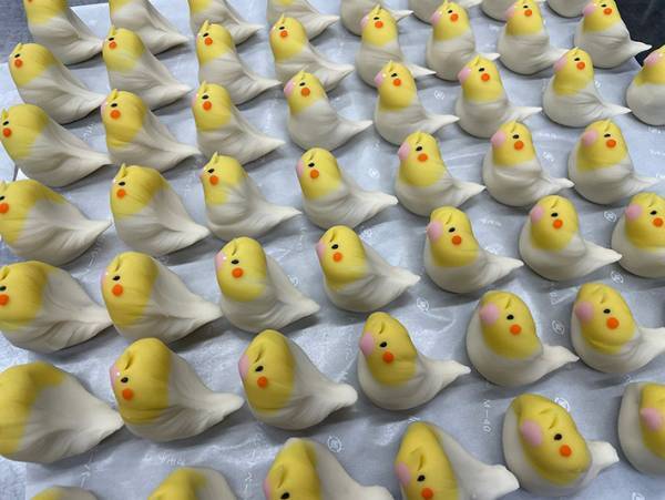 色鮮やかな練り切り、よく見ると？　１枚に「天国かな？」「は、はわわわ…」