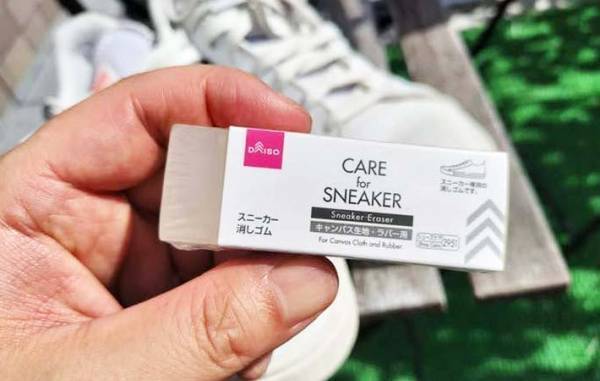 かなり汚れた白いスニーカー　１００均の『消しゴム』が…