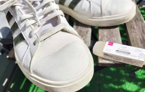 かなり汚れた白いスニーカー　１００均の『消しゴム』が…