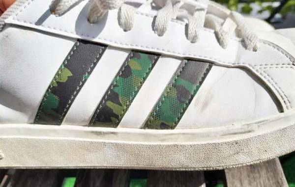 かなり汚れた白いスニーカー　１００均の『消しゴム』が…