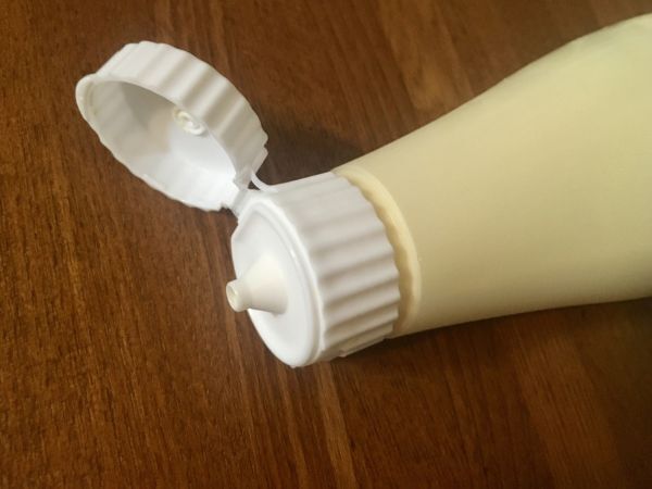 濡れた折り畳み傘を「バッグにしまうには…」　日常で使える裏技４選に「覚えておきたい」