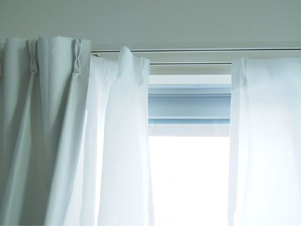 濡れた折り畳み傘を「バッグにしまうには…」　日常で使える裏技４選に「覚えておきたい」