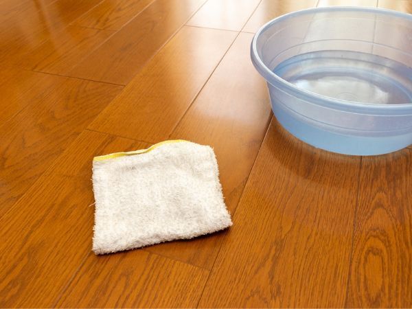 フローリングの水拭き　アリ？ナシ？　掃除の疑問に「確かに」「どっちだっけ」