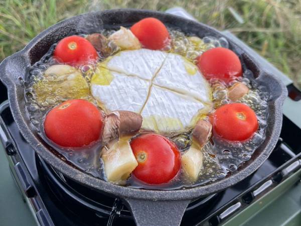 キノコたっぷり絶品アヒージョの作り方　残った油も無駄なく使う調理テクに「食べてみたい」