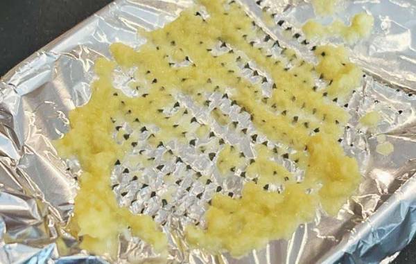 アルミホイルを被せると…？　試した結果に「１本も詰まってない」