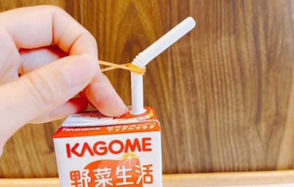 ストローに輪ゴムを引っかけて…　試した結果に「みんなやって！」