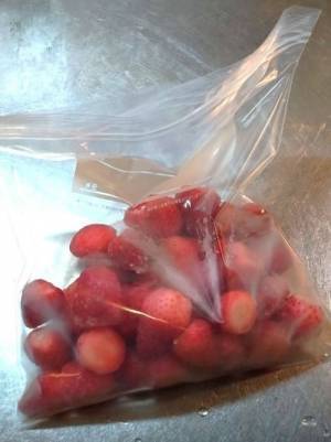 フリーザーバッグの空気を抜く方法　やり方に「これは簡単」「すぐできそう」