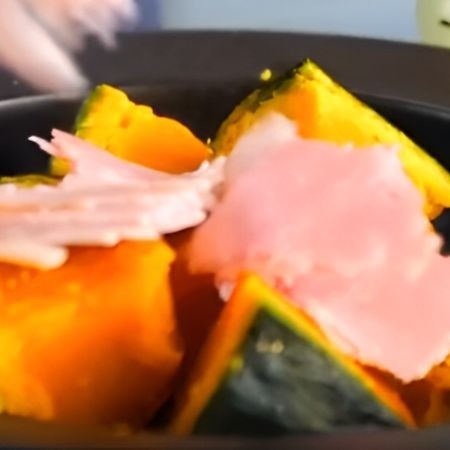 カボチャにチーズをのせて！　レンチンしたら「主役級」「コレはごちそう」