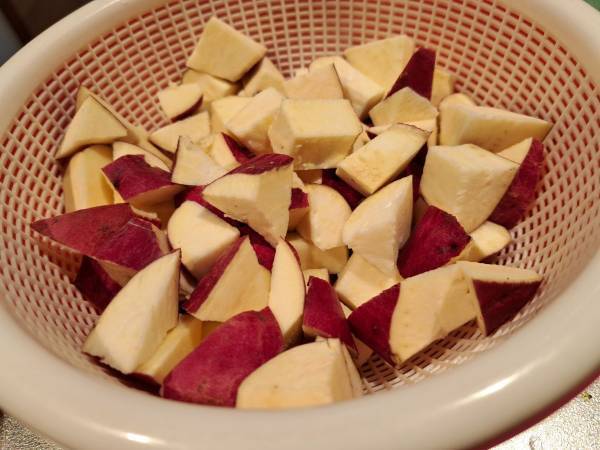 サツマイモは砂糖水で焼いて！　完成したおやつに「何コレ！」「絶対作る」
