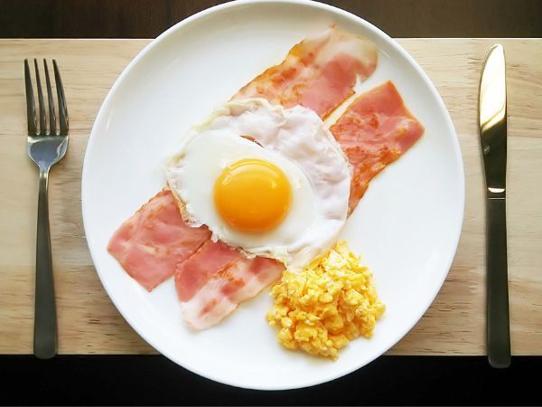 ベーコンと目玉焼き