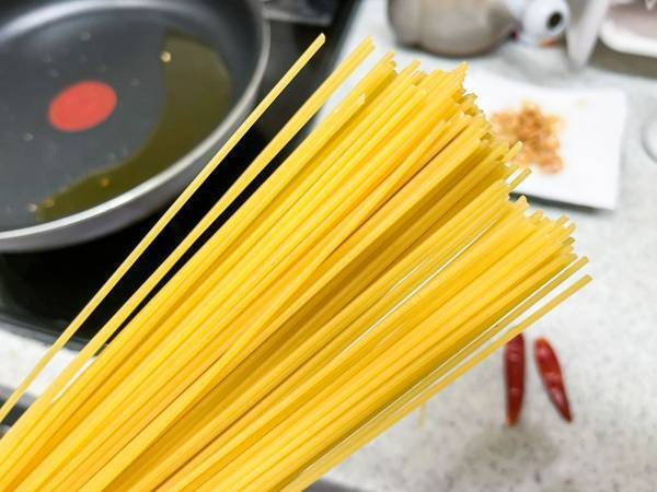 パスタは焼いてみて！　実はゆでるよりも…？　「次からコレ」「目からウロコ」