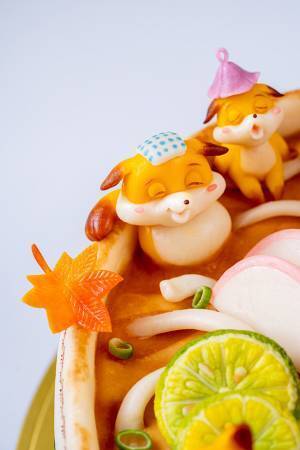 キツネが浸かるのは『うどん』ではなく？　写真に「遊び心がさすが」