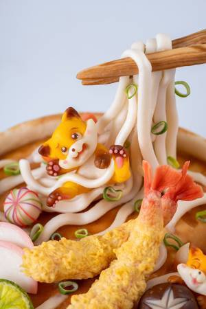 キツネが浸かるのは『うどん』ではなく？　写真に「遊び心がさすが」