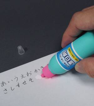 漂白剤の容器から、白い液が…　アイディアに「センス爆発」「欲しい！」