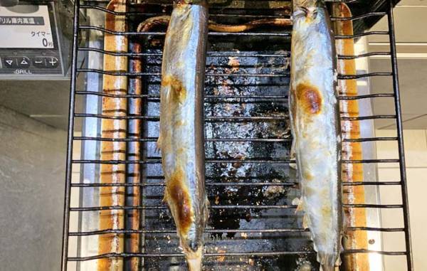 サンマ、塩かけて焼いてる？　企業が伝授！いつもの焼き魚が劇的においしくなる方法