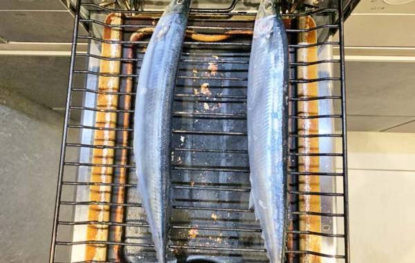 サンマ、塩かけて焼いてる？　企業が伝授！いつもの焼き魚が劇的においしくなる方法