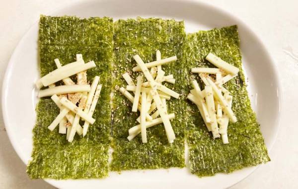 「一瞬で消えた」「手が止まらん」　おにぎりの海苔、そのまま巻かずに？