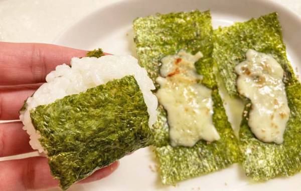 「一瞬で消えた」「手が止まらん」　おにぎりの海苔、そのまま巻かずに？