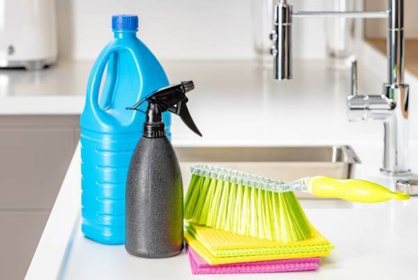 お風呂のゴシゴシ洗いは絶対ヤメテ！　プロの解説に「ダメなの？」「反省します」