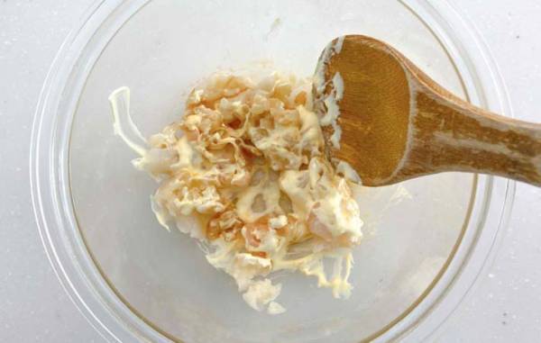 その手があったか！　簡単に『エビマヨ風おにぎり』を作るには…