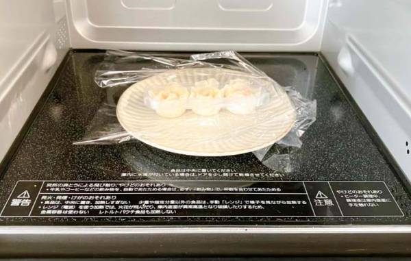 その手があったか！　簡単に『エビマヨ風おにぎり』を作るには…