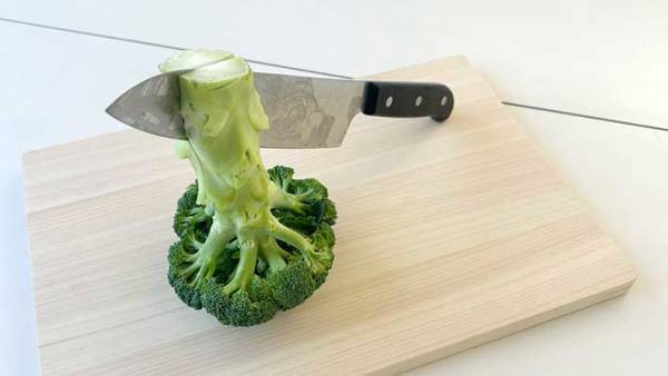 ブロッコリーを半分にしたら？　農家がやった食べ方に「大胆すぎる」