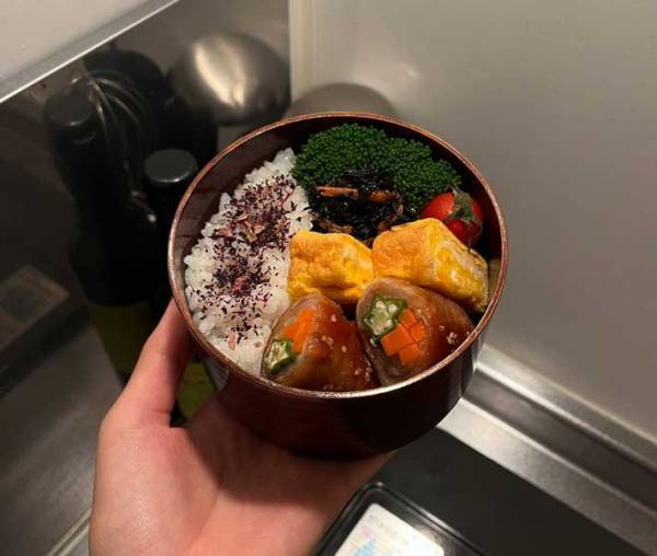 「社会人３か月目、社会人６か月目」　弁当の変化に「えらすぎ」「私は一生前者」