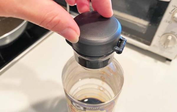 「何度も使える」「もう１個ほしい」　醬油ボトルの口のベタベタは…？