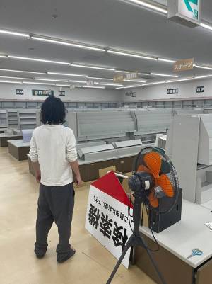 「ごめん、笑った」「切ない…」　友人が呆然と立ち尽くす理由とは？