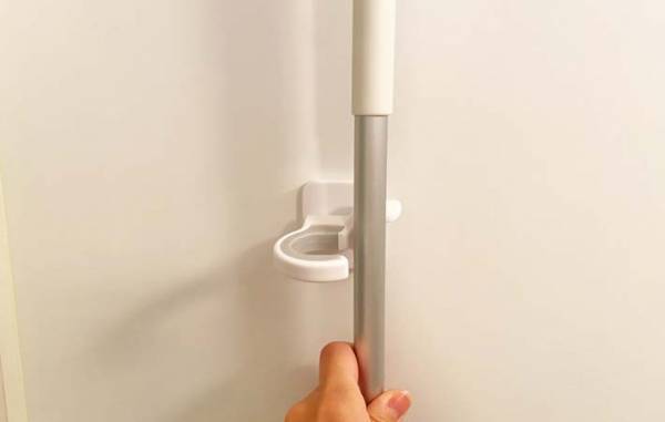 ダイソーで買った『モップキャッチ』　思わぬ使い道に「ピッタリ！」