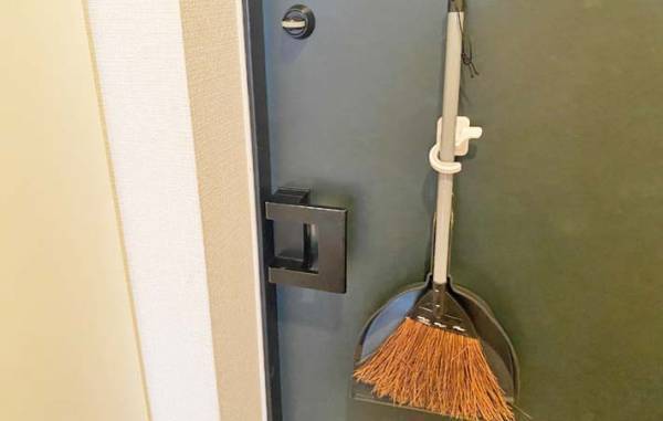 ダイソーで買った『モップキャッチ』　思わぬ使い道に「ピッタリ！」