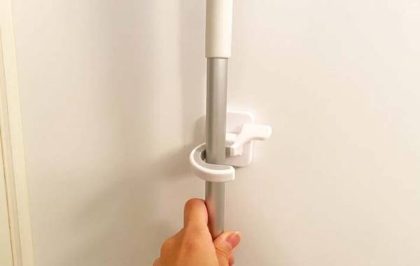 ダイソーで買った『モップキャッチ』　思わぬ使い道に「ピッタリ！」