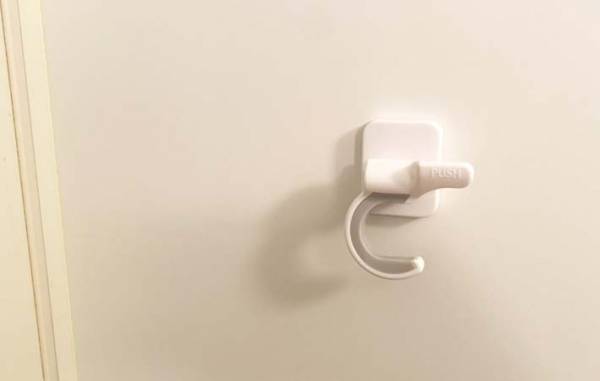 ダイソーで買った『モップキャッチ』　思わぬ使い道に「ピッタリ！」