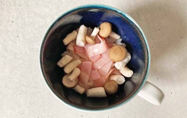 ご飯とチーズを入れて…？　上からかけたモノに「本格的！」