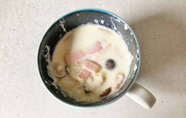 ご飯とチーズを入れて…？　上からかけたモノに「本格的！」