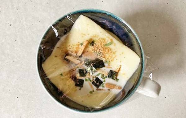 ご飯とチーズを入れて…？　上からかけたモノに「本格的！」