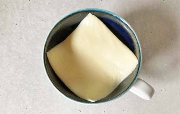 ご飯とチーズを入れて…？　上からかけたモノに「本格的！」