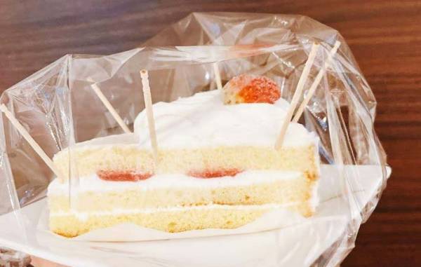 「これ便利！」　ケーキにラップをすると、ぐちゃぐちゃになる問題を解決