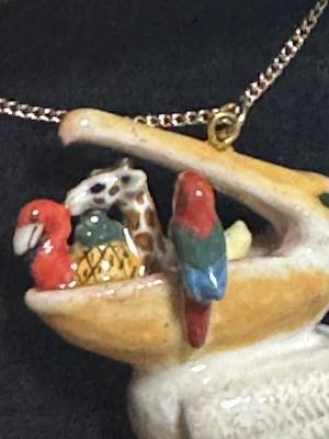 妻が買った『１万６千円の変なネックレス』　箱を開けると？「ツッコミ止まらん」「情報量えぐ」